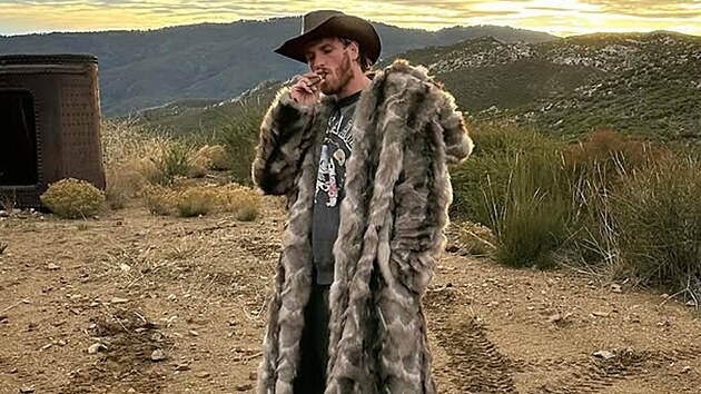 Egyptsk� vl�da odm�tla pustit Logana Paula do zem�. On to nech�pe, mo�n� ho dohnala minulost