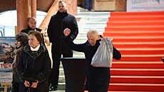 Jan Pirk s man�elkou Blankou na odchodu z Lucerny.