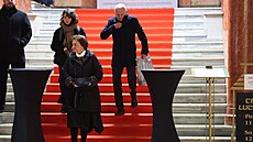 Jan Pirk s man�elkou Blankou na odchodu z Lucerny.