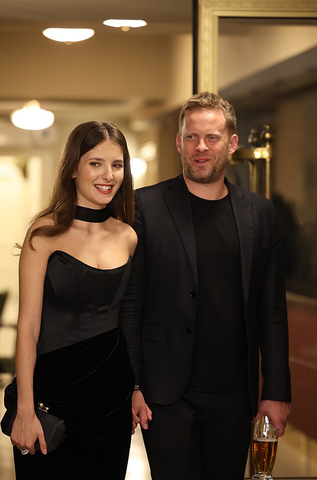 Jakub Pracha, Sara Sandeva
