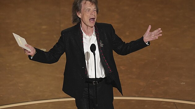 Mick Jagger (81) p�ed�v� Oscara za nejlep�� p�se�. Pr� m�lil naj�t n�koho n�koho mlad��ho, ne� je Bob Dylan (83).