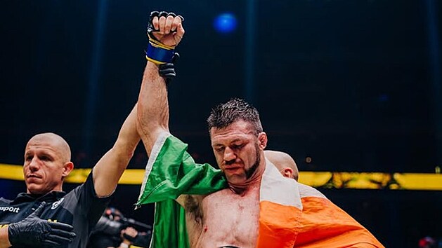 Porazil V�molu a nyn� ho �ek� z�pas o dal�� titul. Will Fleury ale dostal trest kv�li steroid�m a je velmi kritizovan�