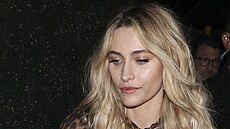 Paris Jackson v leopardích �atech.