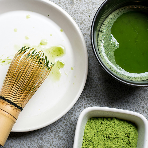 Matcha války: Milovníci zeleného čaje se hádají kvůli nedostatku i cenám