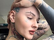 Oholila si Satnady hlavu?