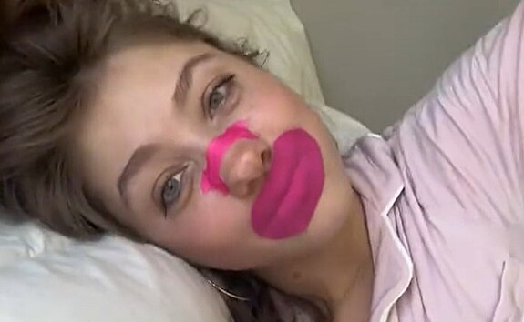 TikTok trend Sleepmaxxing