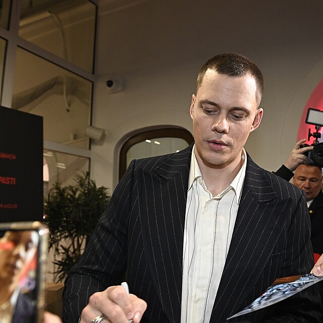 Bill Skarsgård v Praze