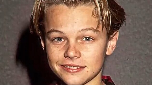 V nov�m trendu lid� sleduj� r�st zn�m�ch osobnost�. Um�l� inteligence dok�e d�lat dokonal� p�echody mezi fotkami