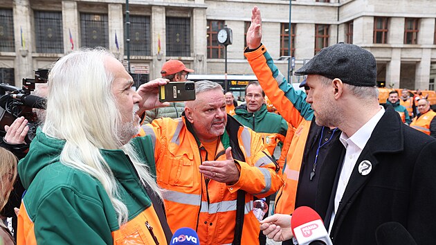 „Pokud půjdeme do stávky, následky budou katastrofální,“ říká popelář  Pavel. S kolegy protestoval proti Komrskové a Hřibovi