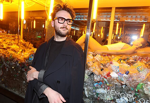 V�stava Tom�e Rach�nka o budoucnosti plastu v oce�nech