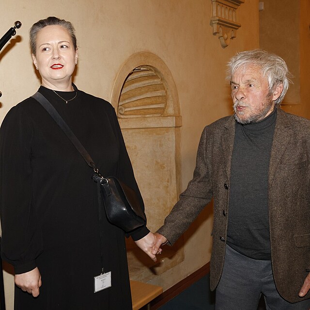 Manelka Pavla byla Janu Soudkovi na vernisi oporou.