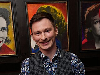 Mik se svou plechovkou.