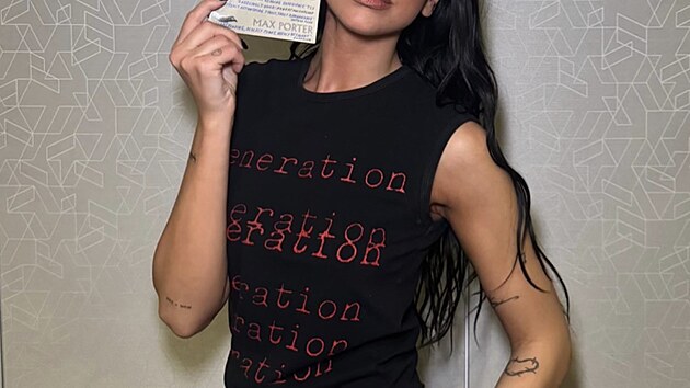 Dua Lipa m� bookclub Service95.