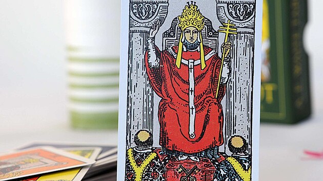 Tarot odhaluje skryt� �ance a cesty va�eho osudu.