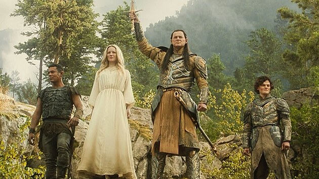 P�ipravuje se nat��en� t�et� s�rie P�n prsten�: Prsteny moci. Druhou �adu ale div�ci kritizuj�, prvn� n�kte�� nedokoukali