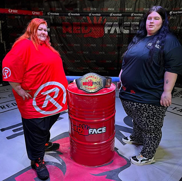 Red Face chystá galavečer facek. V kleci se utká půl tuny živé váhy