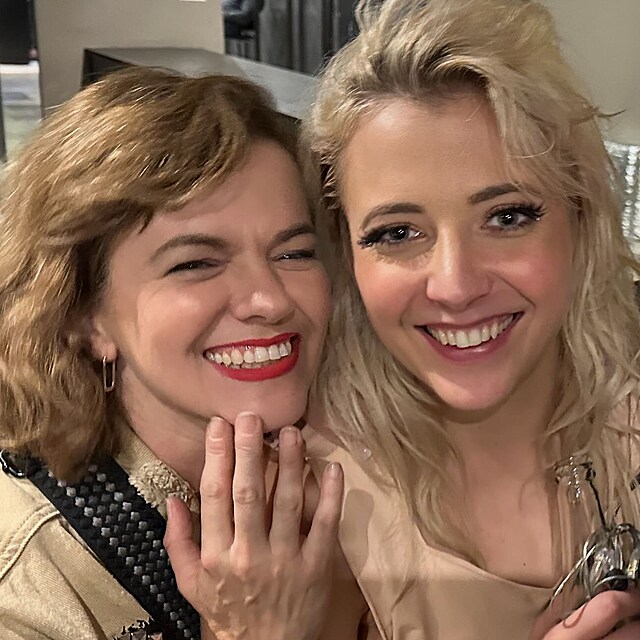 Ani�ka Slov��kov� s Martou Jandovou