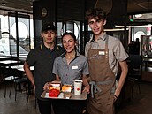 Z práce v McDonald�s jsme si odnesli víc ne� jen peníze � p�átelství,...