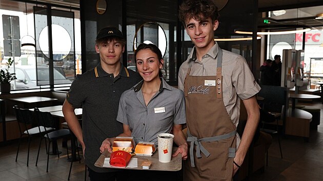 Z prce v McDonalds jsme si odnesli vc ne jen penze  ptelstv, disciplnu a lsku k dobrmu kafi.