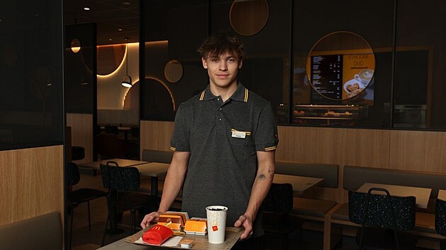Od kasy k ivotnm lekcm: Co ns nauil McDonalds o prci, discipln a ptelstv