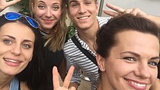 Dobrá nálada nikdy nechyb�la, a� u� s p�áteli, nebo bez nich.