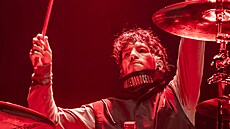 Tyler za bubny: Král rytm�, který je rád uprost�ed davu.