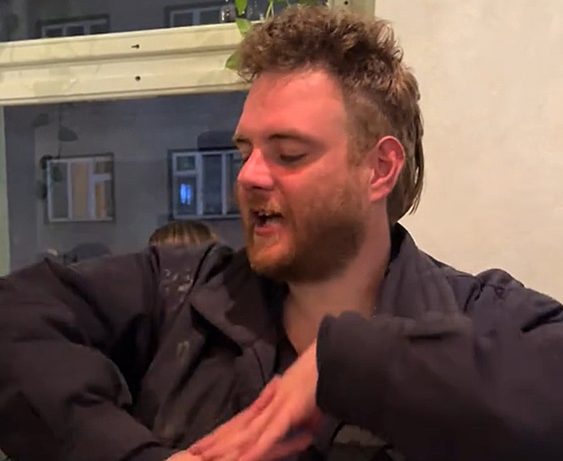 Tyler Durden vypadá mnohem lépe. Pobyt v léčebně mu očividně prospěl