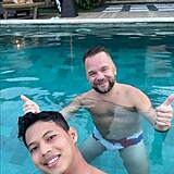 Lubo� Proch�zka s nov�m p��telem.