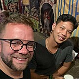 Lubo� Proch�zka s nov�m p��telem.