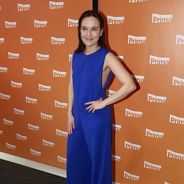 Tereza Ramba v elegantn�m modr�m overalu z��ila na promo akci Primy.