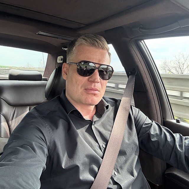 Filip Turek je hrd majitel historickho vozu znaky Mercedes-Benz