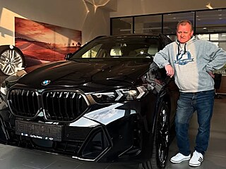 Tary koupil svmu otci BMW. Tvrd pracoval, aby ns uivil, vysvtluje