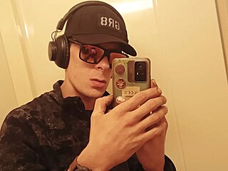 Ptel Shopaholic Adel pedstavuje bizr. Podle lid pr bere drogy