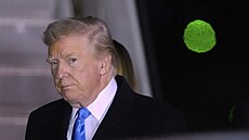 Donald Trump s manelkou Melanií dorazili na papev poheb.