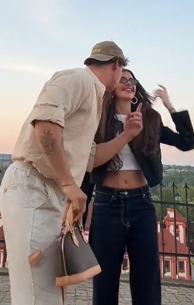 Jak to spolu maj Pja a Domi Alagia? Ze spekulac o vztahu si dlaj legraci,...