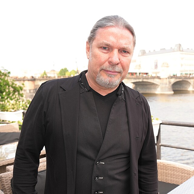 Petr Kol�� pok�til nov� videoklip