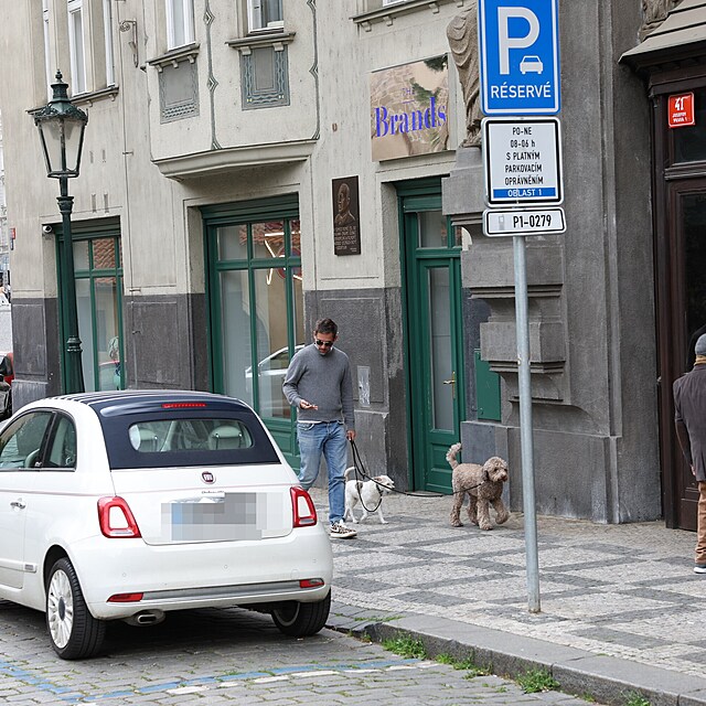 Janek Bartoka venil dva tynoh mazlky, ke kterm ml tta Ji blzko.