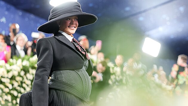Rihanna je potet thotn