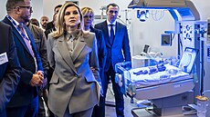 Ukrajinská první dáma v pohybu mezi jednotlivými prezentacemi konference. Její...