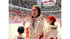 Alannah Kundrátek chodí Tomáovi fandit i s dtmi.