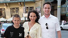 Agáta Hanychová s Mirkem Dopitou a synem Kry�pínem