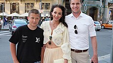 Agáta Hanychová s Mirkem Dopitou a synem Kry�pínem