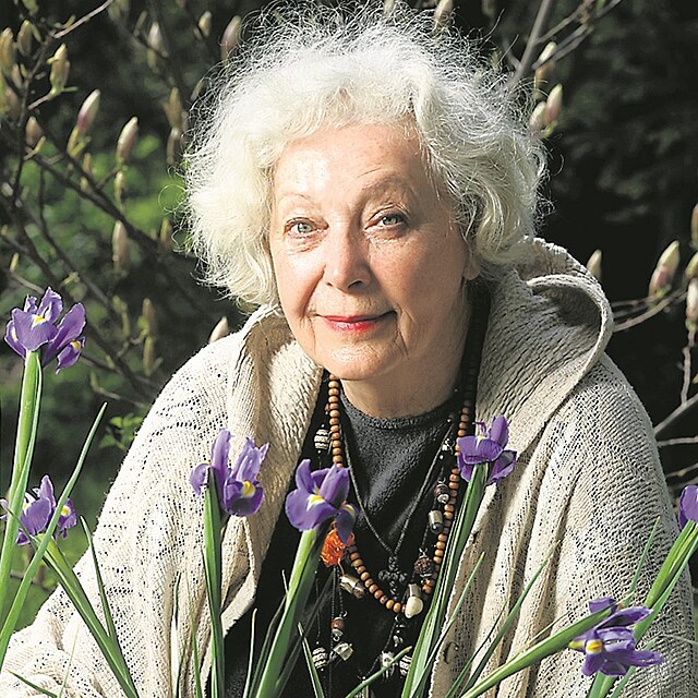 Fialov� byla kr�sn� �ena i ve vysok�m v�ku.