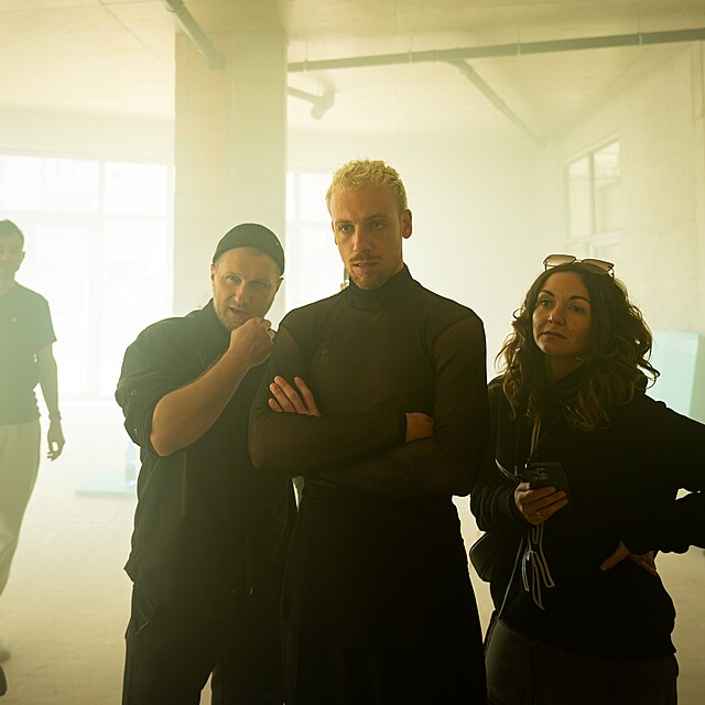 Martin Pr�gr kontroluje v�sledek.