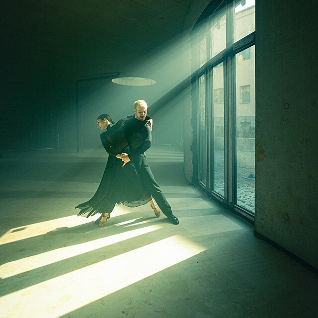 Z�b�ry z nat��en� odhaluj� z�kulisn� uvoln�nou n�ladu mezi Martinem a Martou.