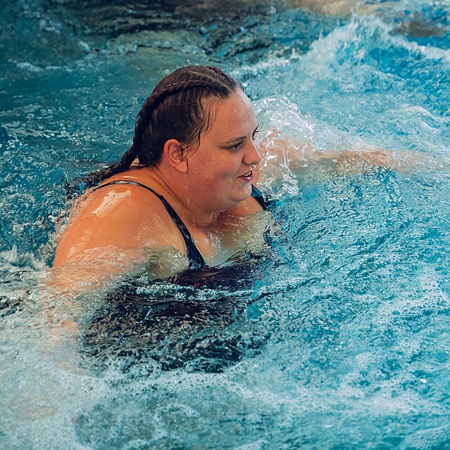 Karol�na m� doma dvoj��tka, na starost o n� ale nem� energii. Jejich t�tu u� nemiluje.