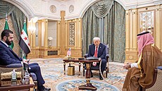 Ahmad ará a Donald Trump v Rijádu