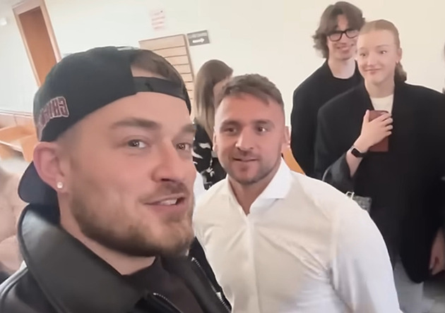 Tary a Stay12 se sešli u soudu. Přišli se podívat i další youtubeři