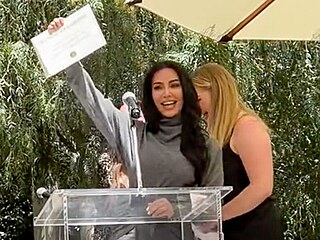 Kim Kardashianov� kon�� studium pr�v.
