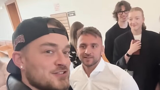 Tary a Stay12 se seli u soudu. Pili se podvat i dal youtubei